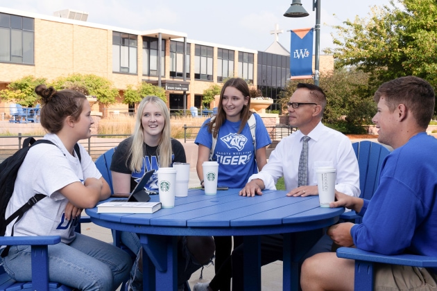 Kittle_with_Students.jpg